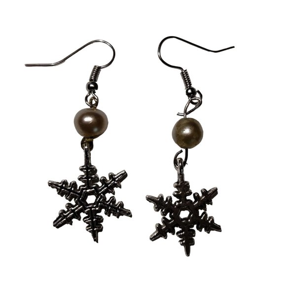 Silver snowflake earrings faux Pearl - Picture 1 of 3